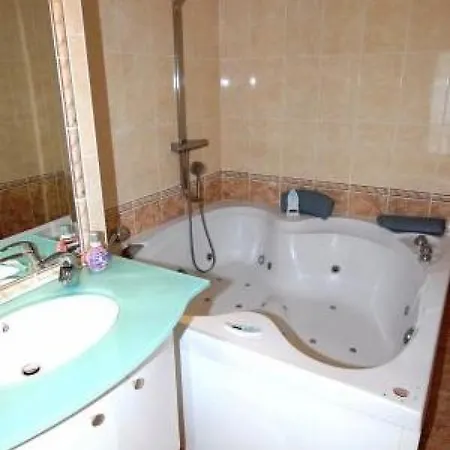 Apartman Stunning 2 Bed, 2 Bath On The Sea Front Has Swimming Pool And Is A Secure Modern Building 464