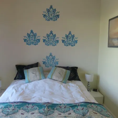 Stunning 2 Bed, 2 Bath On The Sea Front Has Swimming Pool And Is A Secure Modern Building 464 Apartman *