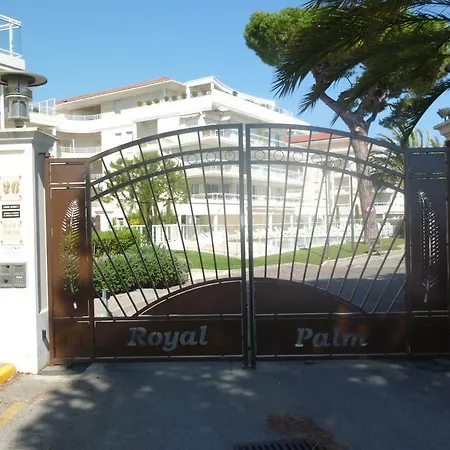 Stunning 2 Bed, 2 Bath On The Sea Front Has Swimming Pool And Is A Secure Modern Building 464 Κάννες