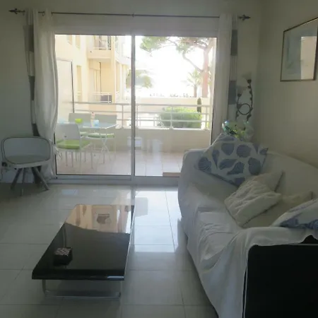 Stunning 2 Bed, 2 Bath On The Sea Front Has Swimming Pool And Is A Secure Modern Building 464 Cannes