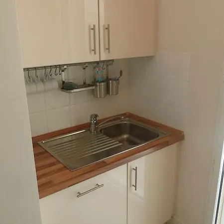 Stunning 2 Bed, 2 Bath On The Sea Front Has Swimming Pool And Is A Secure Modern Building 464 Cannes