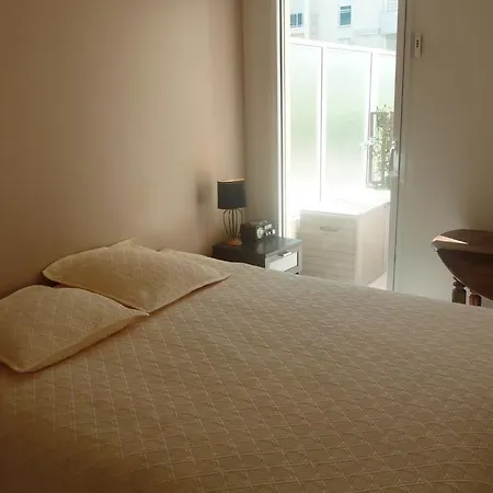 Stunning 2 Bed, 2 Bath On The Sea Front Has Swimming Pool And Is A Secure Modern Building 464 Appartement Cannes