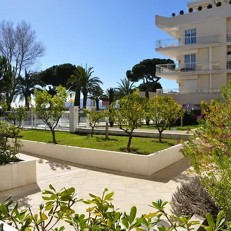 Stunning 2 Bed, 2 Bath On The Sea Front Has Swimming Pool And Is A Secure Modern Building 464 Appartement Cannes