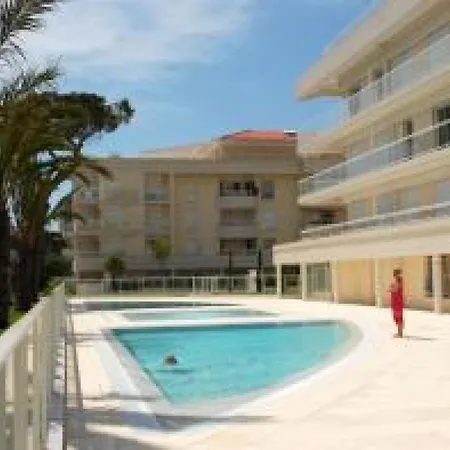 Stunning 2 Bed, 2 Bath On The Sea Front Has Swimming Pool And Is A Secure Modern Building 464 * Cannes