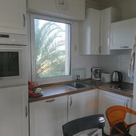 Stunning 2 Bed, 2 Bath On The Sea Front Has Swimming Pool And Is A Secure Modern Building 464 Appartement *