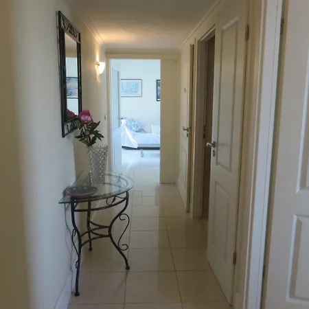 Stunning 2 Bed, 2 Bath On The Sea Front Has Swimming Pool And Is A Secure Modern Building 464 Cannes