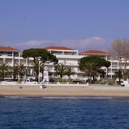 Stunning 2 Bed, 2 Bath On The Sea Front Has Swimming Pool And Is A Secure Modern Building 464 *