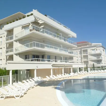 아파트 Stunning 2 Bed, 2 Bath On The Sea Front Has Swimming Pool And Is A Secure Modern Building 464