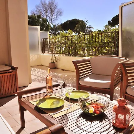 Stunning 2 Bed, 2 Bath On The Sea Front Has Swimming Pool And Is A Secure Modern Building 464 * 戛纳