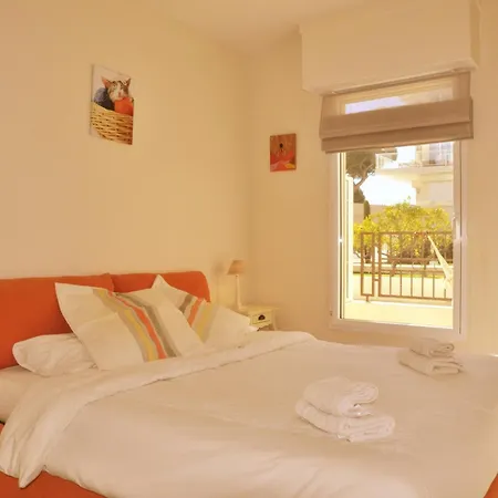 Stunning 2 Bed, 2 Bath On The Sea Front Has Swimming Pool And Is A Secure Modern Building 464 *