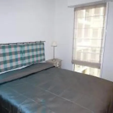 Stunning 2 Bed, 2 Bath On The Sea Front Has Swimming Pool And Is A Secure Modern Building 464