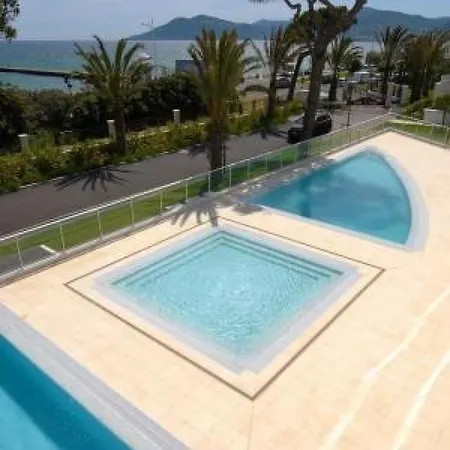 Stunning 2 Bed, 2 Bath On The Sea Front Has Swimming Pool And Is A Secure Modern Building 464 아파트 칸느