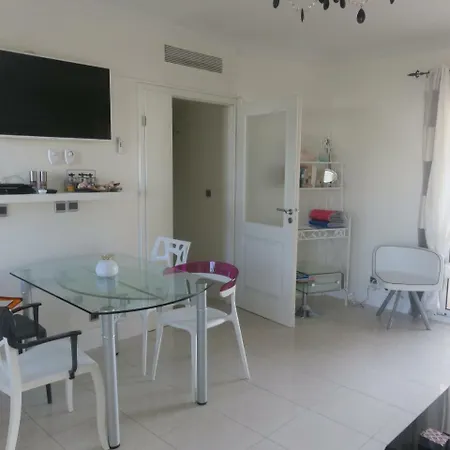 아파트 Stunning 2 Bed, 2 Bath On The Sea Front Has Swimming Pool And Is A Secure Modern Building 464