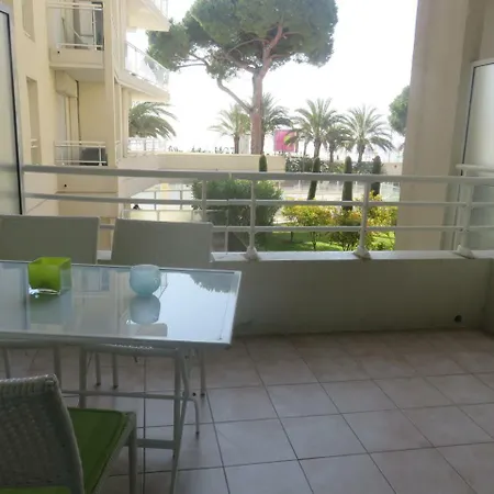 아파트 Stunning 2 Bed, 2 Bath On The Sea Front Has Swimming Pool And Is A Secure Modern Building 464 *